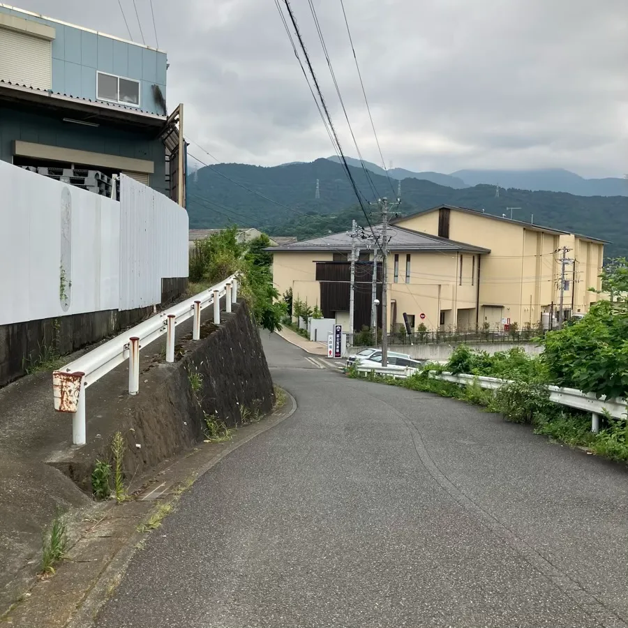 バス停留所から秦野斎場までの歩き方5