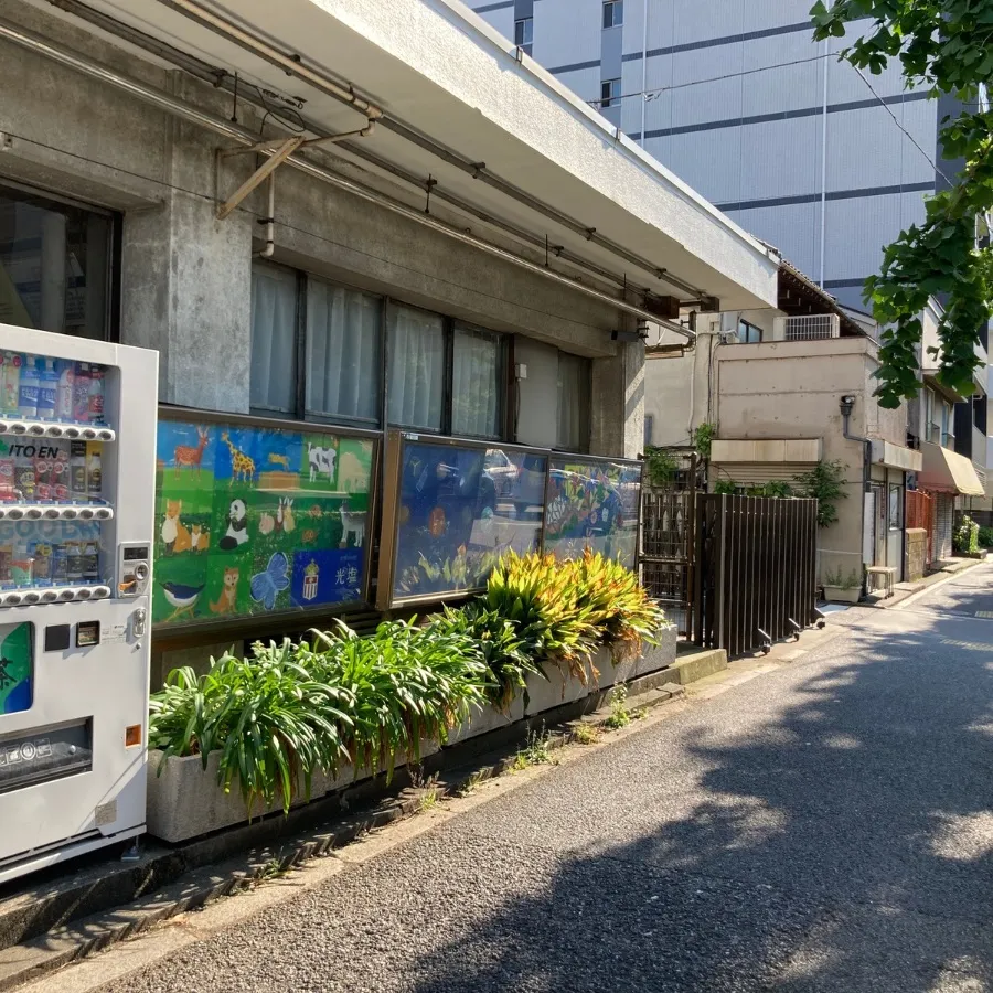 バス停留所から堀ノ内斎場までの歩き方1