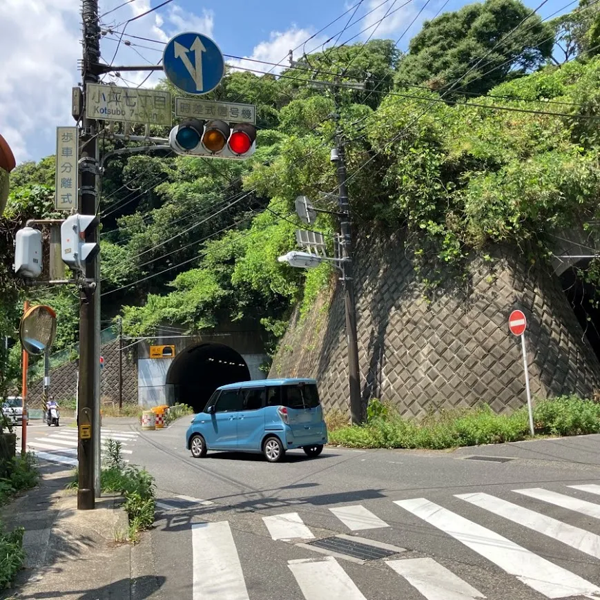 小坪火葬場の駐車場への入り方1