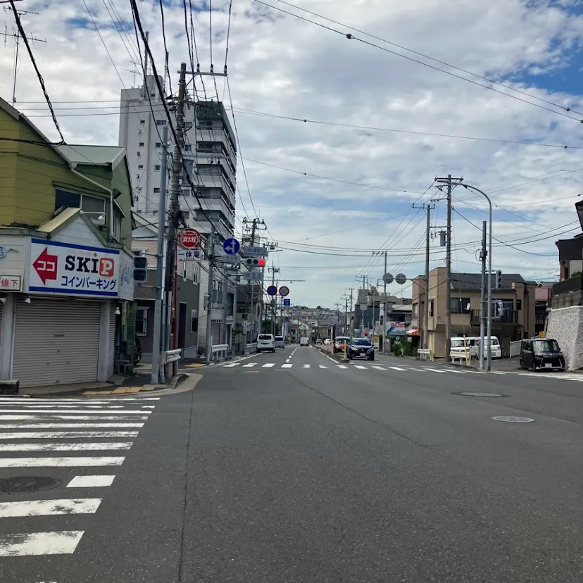 久保山斎場の駐車場への入り方1