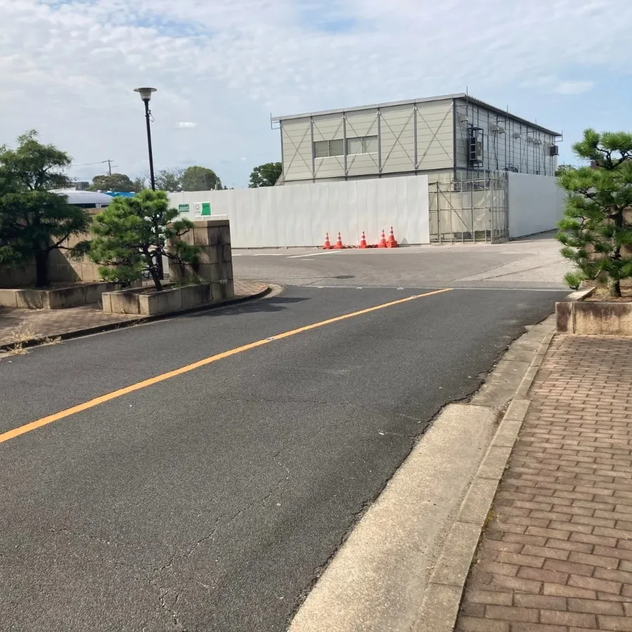 瑞江葬儀所の駐車場への入り方3