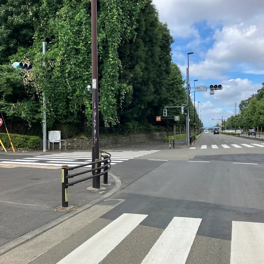 日華多磨葬祭場の駐車場への入り方1