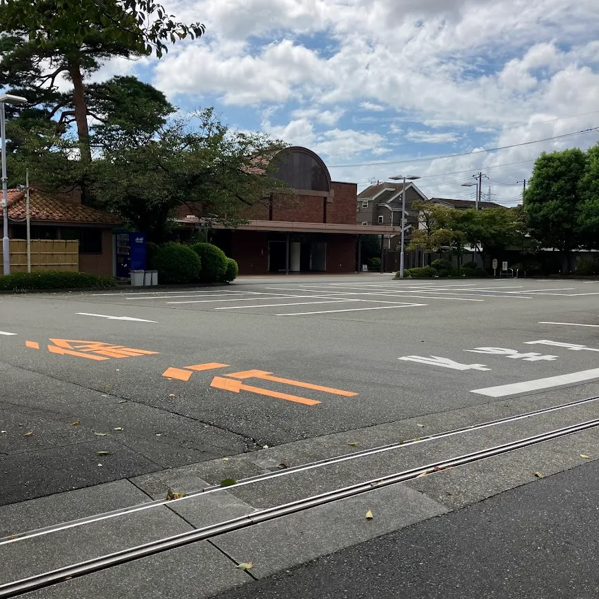 日華多磨葬祭場の駐車場への入り方4