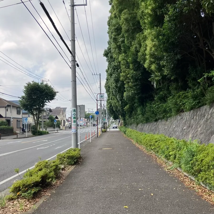 バス停留所から戸塚斎場までの歩き方1