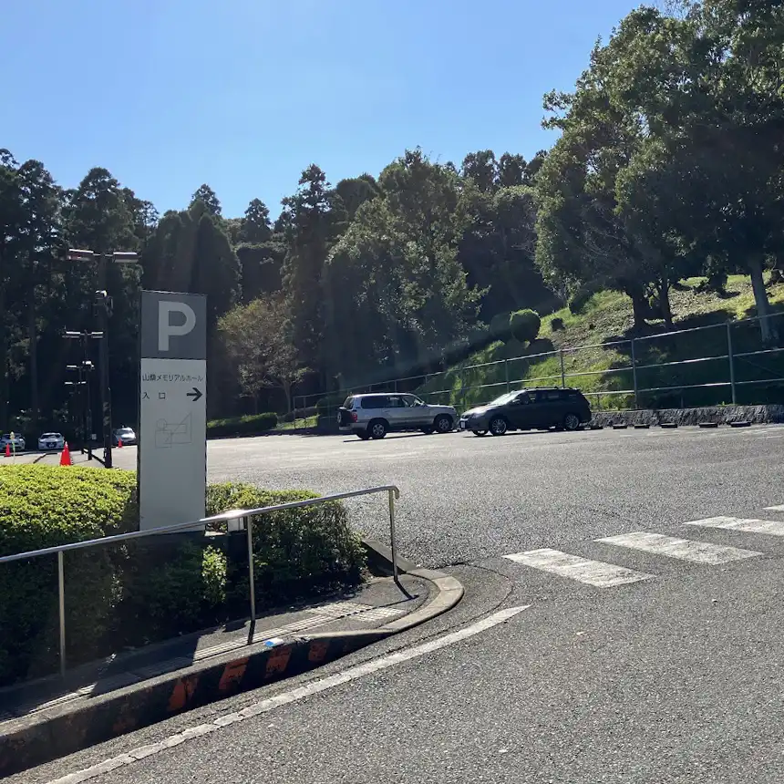 山桑メモリアルホールの駐車場への入り方6