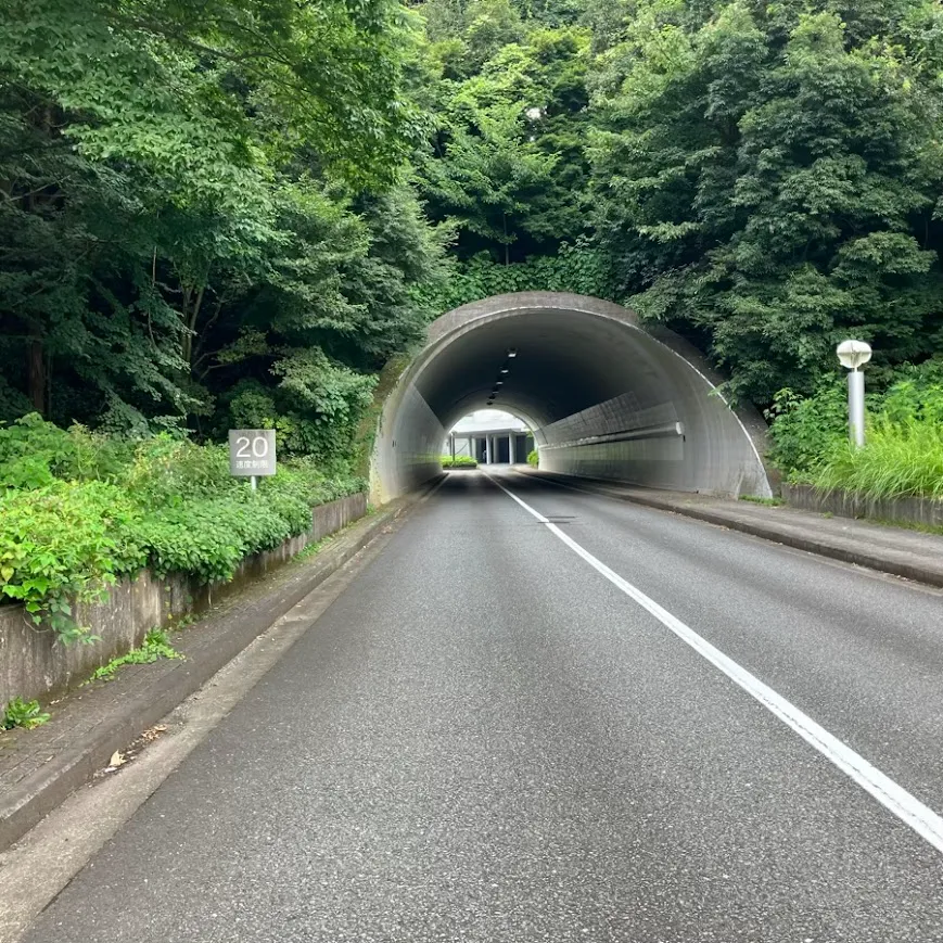 横浜市北部斎場の駐車場への入り方3