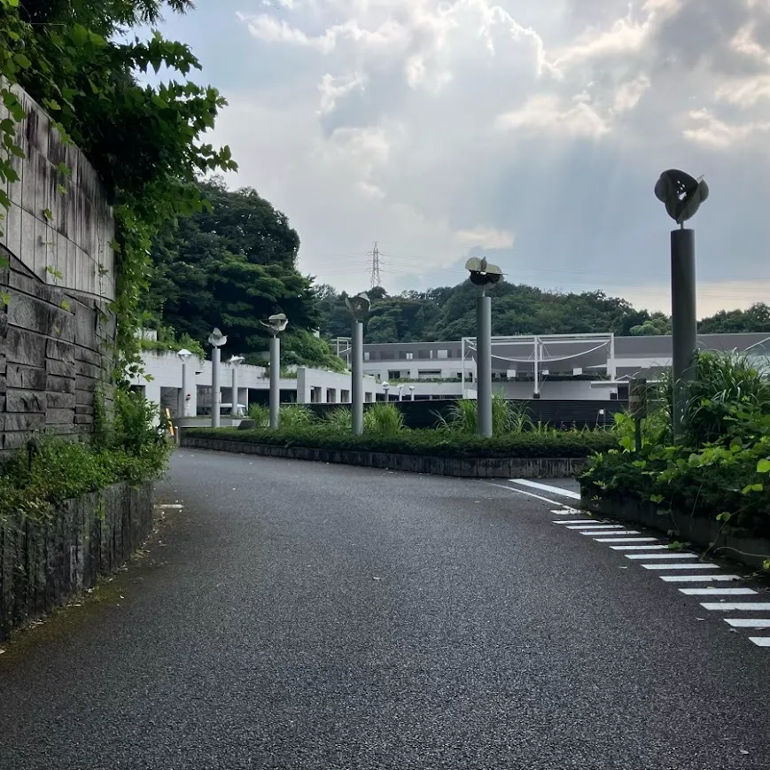 横浜市北部斎場の駐車場への入り方5