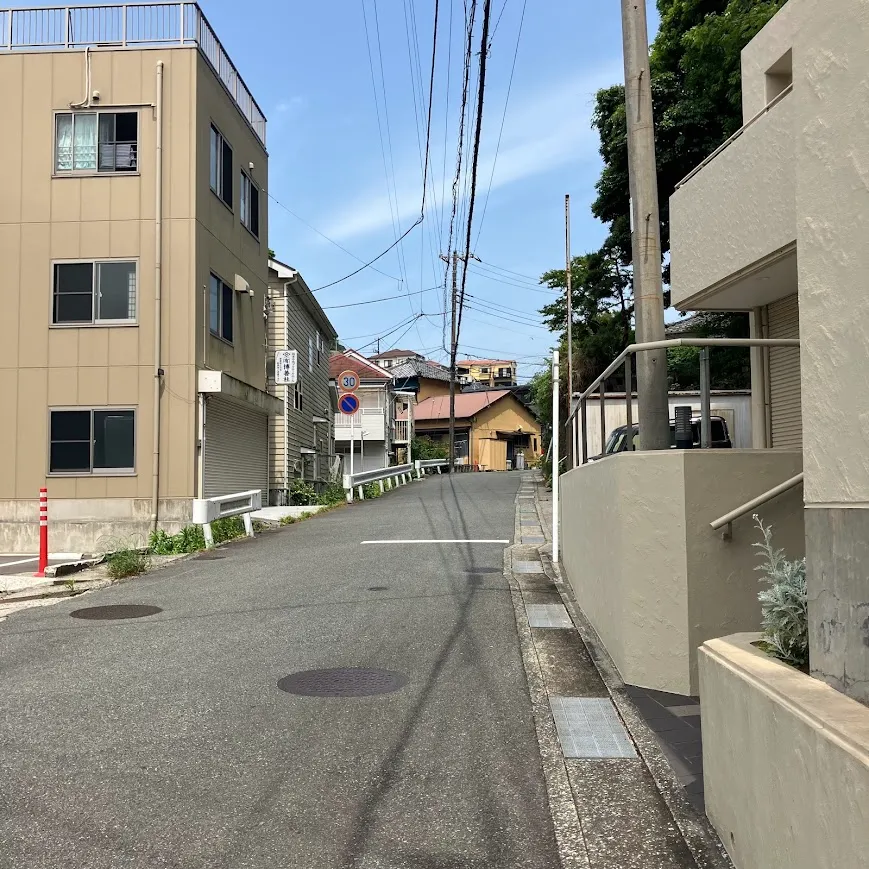 バス停留所から横須賀市中央斎場までの歩き方3