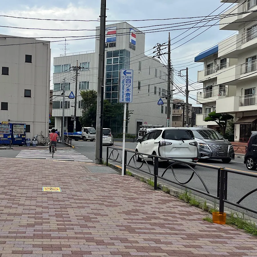 四ツ木斎場の駐車場への入り方2