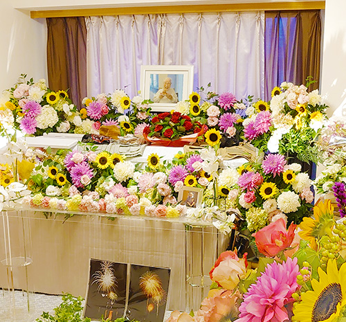 季節の花と写真で彩る家族葬 葬儀 家族葬 お葬式なら 花葬儀