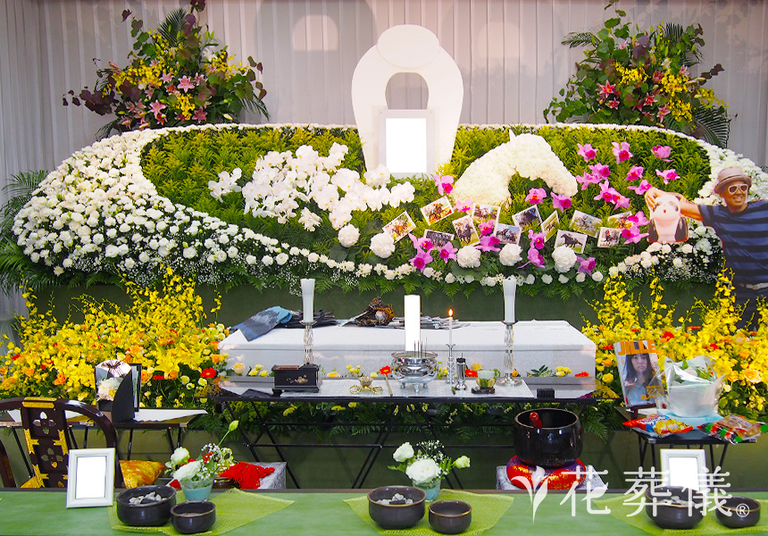 ふたつの花祭壇 既製品とオーダーメイド 葬儀 家族葬 お葬式なら 花葬儀